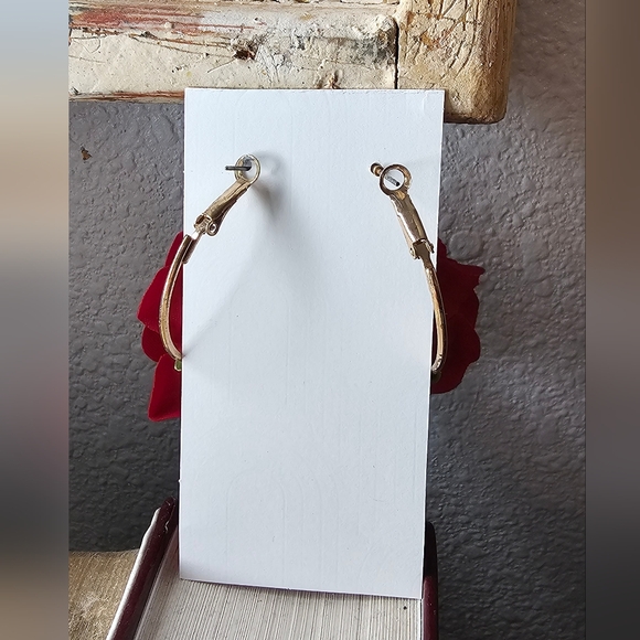 Red Rose Hoop Goldtone Earrings New Without Tags - Picture 6 of 8